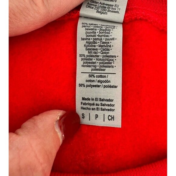 I Saw Mother Kissing Travy Claus Ugly Christmas Sweatshirt Size Small Red Taylor - Picture 8 of 9